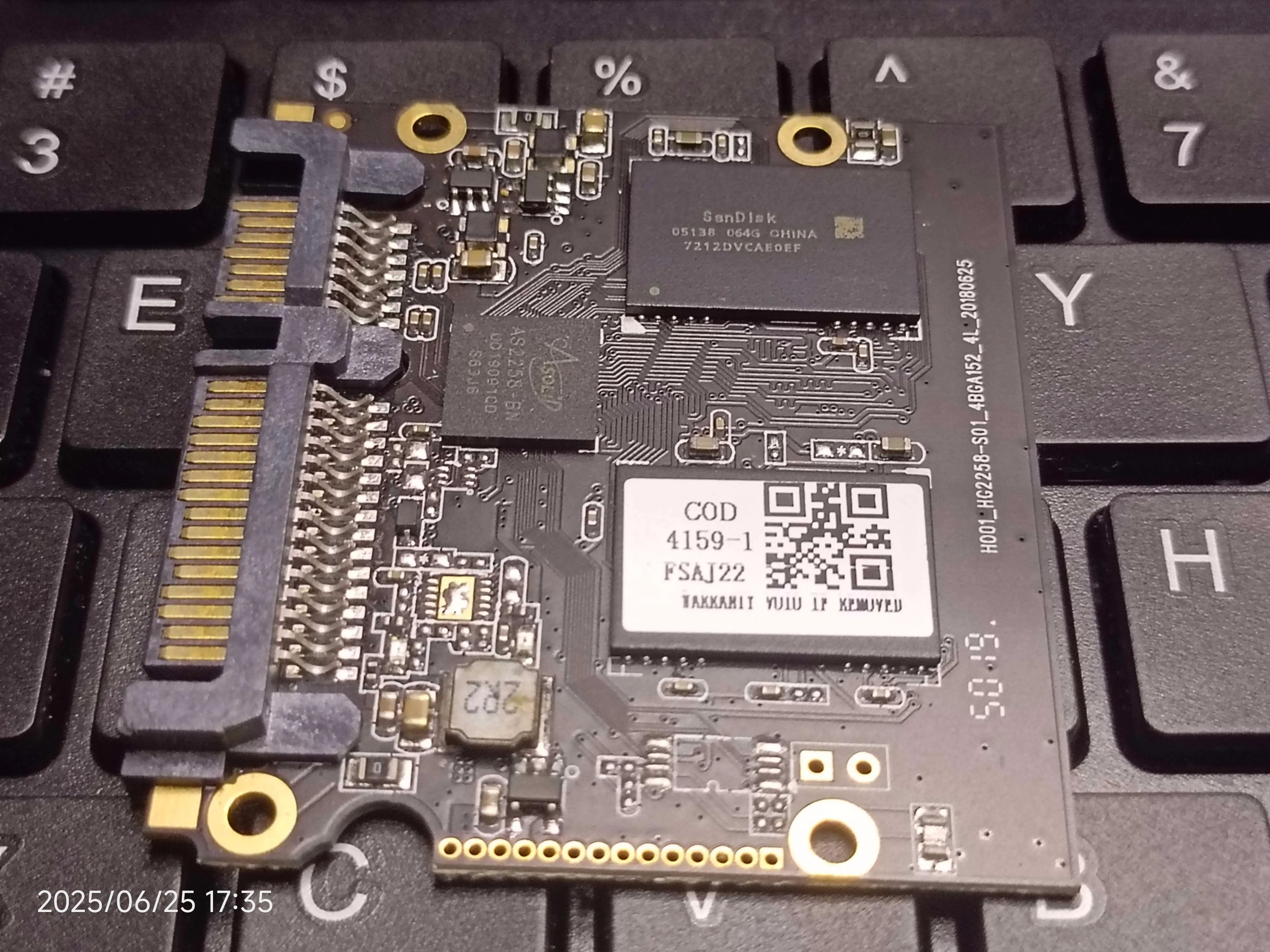 The front side of the SSD's internals in a closer look